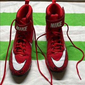 Nike Red and White High-Top Football Cleats - Youth size 6
GENTLY USED!